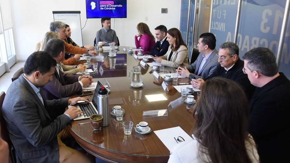 De Loredo junto con intendentes en Buenos Aires