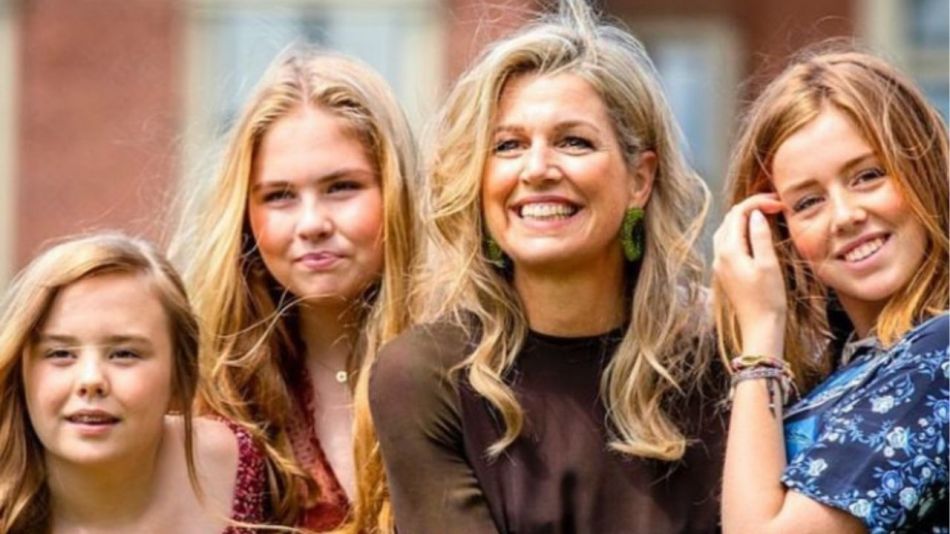 Reina Máxima junto a sus hijas