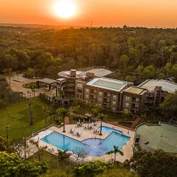 Falls Iguazú Hotel & Spa, ubicado a 15 km del Parque Nacional Iguazú y con fácil acceso a las atracciones turísticas de la zona.