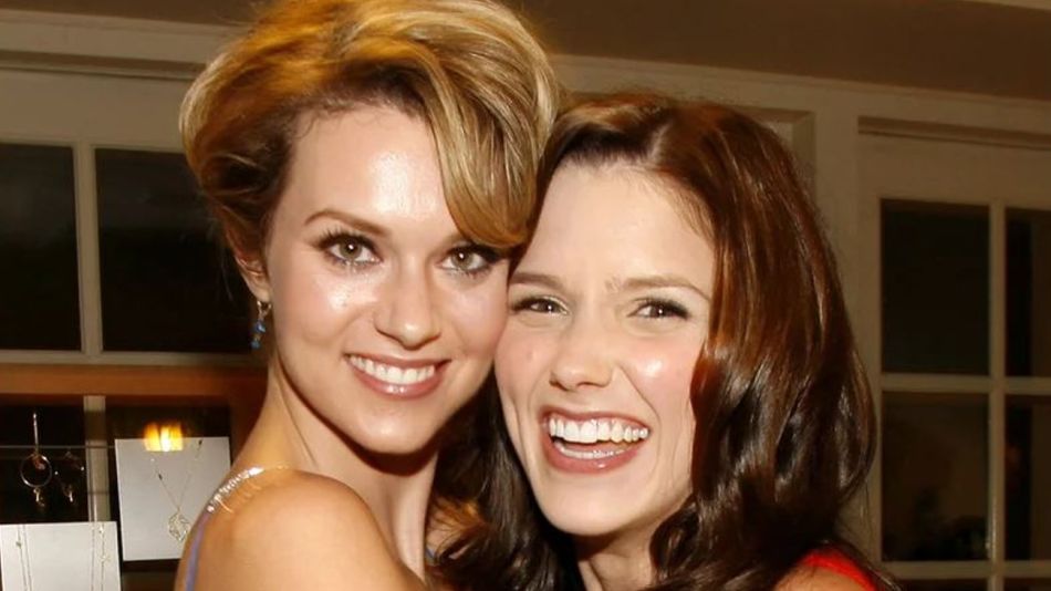 Hilarie Burton y Sophia Bush en One Tree Hill