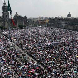 Vista aérea de miles de simpatizantes del presidente de México, Andrés Manuel López Obrador, asistiendo a la presentación de su último informe de gobierno en la Plaza El Zócalo en la Ciudad de México. | Foto:VICTOR MENDIOLA / AFP