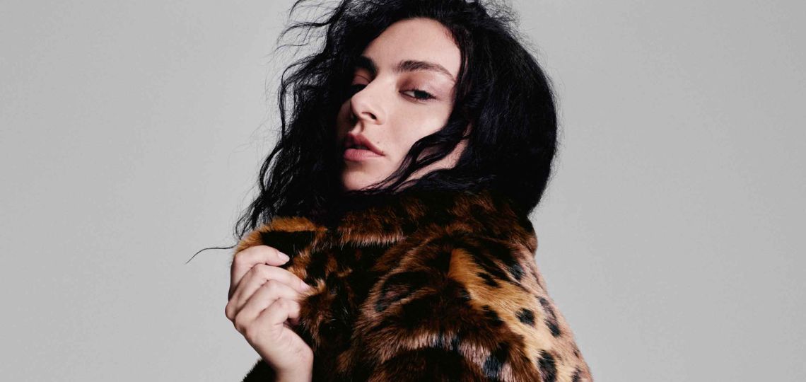 Charli XCX y su colaboración con H&M para la Semana de la Moda de Londres