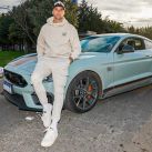Dibu Martínez Ford Mustang