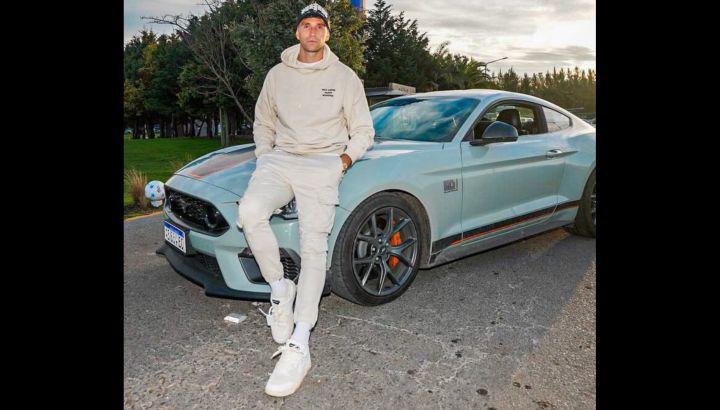 Mirá el auto con el que llegó el Dibu Martínez al entrenamiento de la Selección 