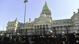 Jubilados se manifiestan fuera del congreso 20240904