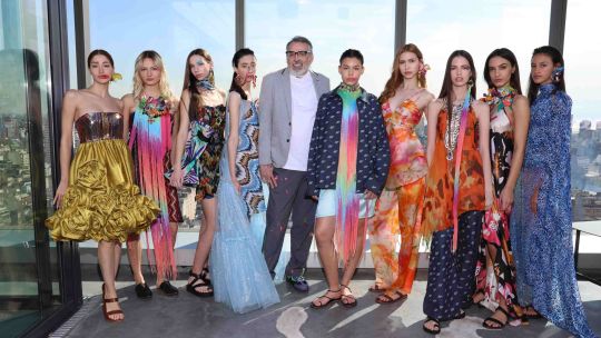 Benito Fernández presentó "Luz", la colección que marca su vuelta a las pasarelas