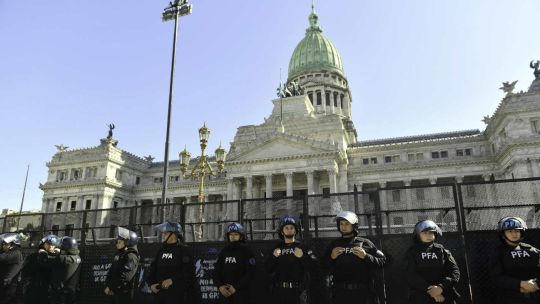 Estatales realizarán el miércoles un paro con movilización al Congreso