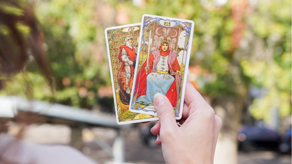 Lulu Carrega: Un viaje espiritual descubierto por el Tarot