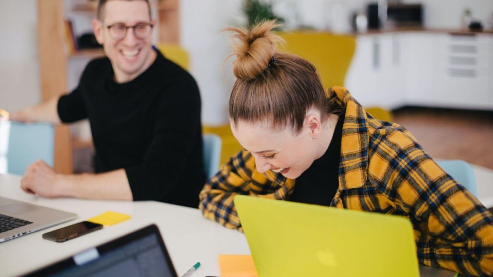 Muchos jóvenes emigran a otros países en busca de estudio, trabajo o mejor calidad de vida. 