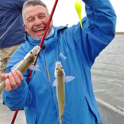 Tanto en lagunas como ríos, canales y arroyos, la medida mínima para la pesca del pejerrey es de 25 cm. 