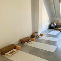 El Yoga para Adolescentes: Un Espacio de Crecimiento Integral en Bakti Centro de Yoga