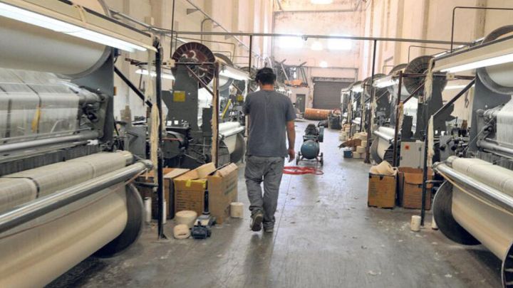 Encuesta de la UIA: más del 50% de la industria reporta caída de producción y ventas | Perfil