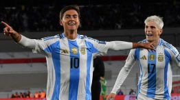 Dybala festeja su gol, el tercero de Argentina ante Chile.