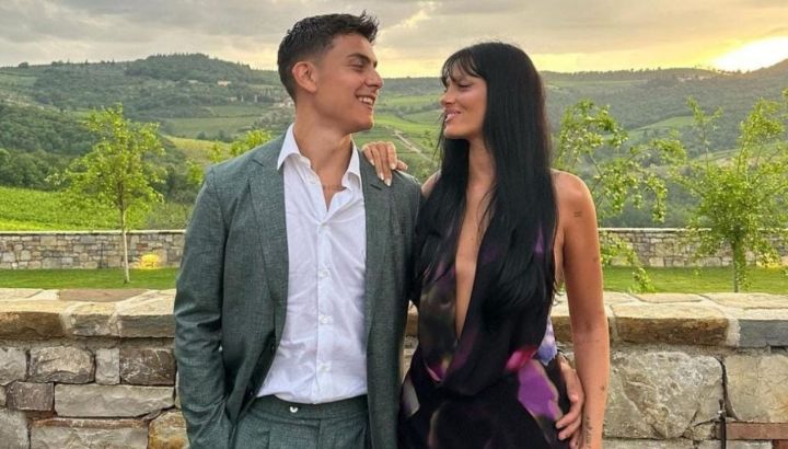 Oriana Sabatini le dedicó un romántico posteo a Paulo Dybala: las fotos