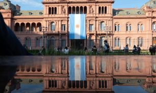 Casa Rosada con la bandera argentina