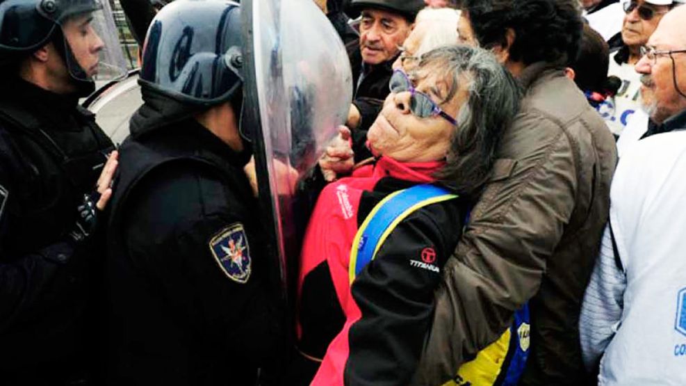 08092024_represion_jubilados_cedoc_g