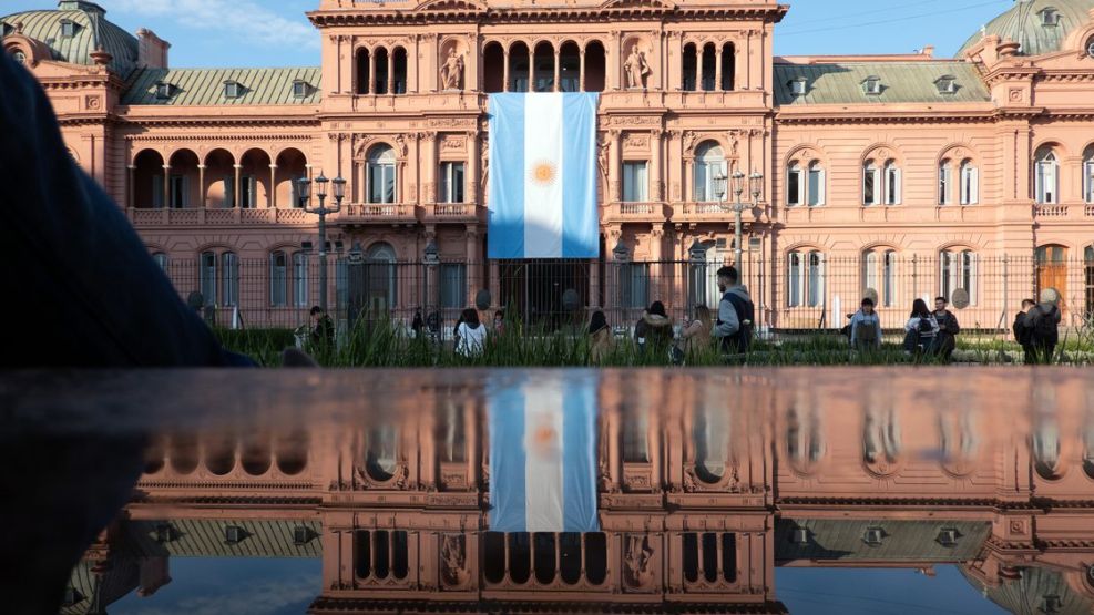 Casa Rosada con la bandera argentina