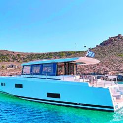 Navegando a máxima velocidad, el tren de olas que genera este nuevo diseño de Omikron es mínimo, ideal para el Delta.