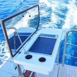 Navegando a máxima velocidad, el tren de olas que genera este nuevo diseño de Omikron es mínimo, ideal para el Delta.