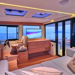 Navegando a máxima velocidad, el tren de olas que genera este nuevo diseño de Omikron es mínimo, ideal para el Delta.