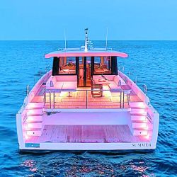 Navegando a máxima velocidad, el tren de olas que genera este nuevo diseño de Omikron es mínimo, ideal para el Delta.