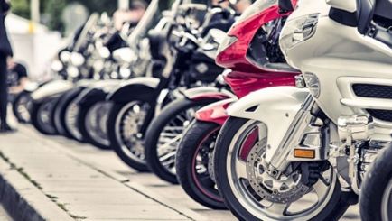 Motos