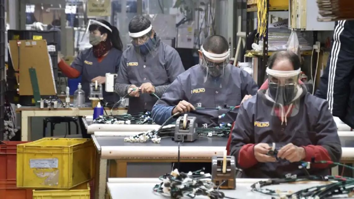 Empresarios industriales advierten por un tsunami para el sector: "Suspensiones, no renovación de contratos, adelantos de jubilaciones y despidos"