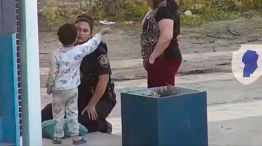 Niño deambulando en pijamas en Córdoba