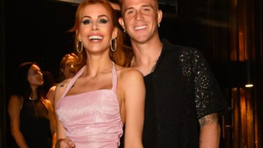 Anto Lima y Colo Ramírez sonrientes, celebrando su reconciliación en redes sociales.
