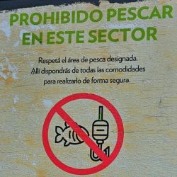 La pesca a pie seco, es decir, sin ingresar al agua, lo que nos obliga a buenos lances en algunos casos, dependiendo la especie que vamos a buscar. 