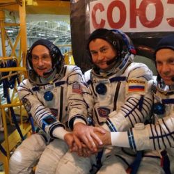 Los tres tripulantes de la Soyuz M6-26