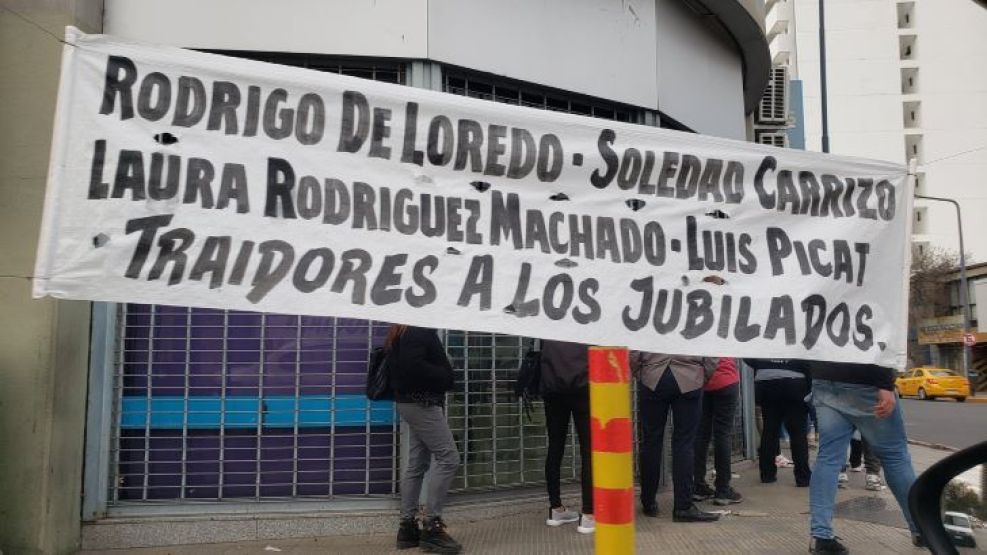 11-09-2024 carteles jubilados diputados nacionales Córdoba