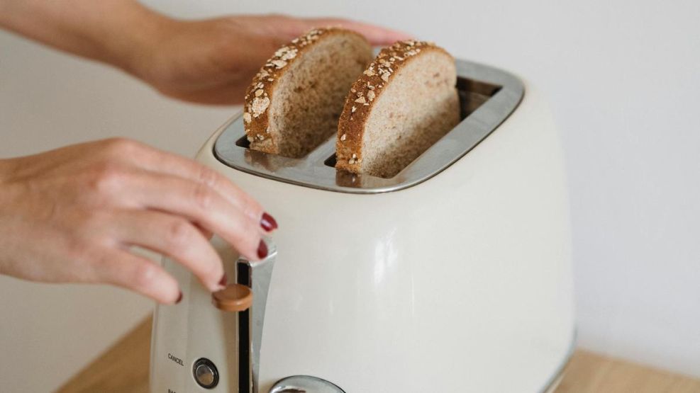 La tostadora, es uno de los artefactos que se aconseja desconectar depsués de su uso. 