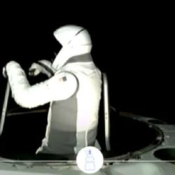 La primera caminata espacial privada fue un éxito.