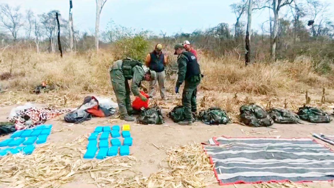 Cocaine backpackers – Four backpackers arrested in Salta were found carrying cocaine.