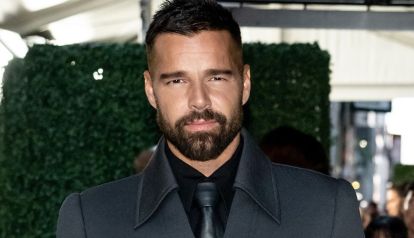 Ricky Martin usó traje con corbata de cuero para una velada en Nueva York