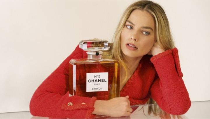 Margot Robbie se convierte en la nueva musa del icónico Chanel N°5