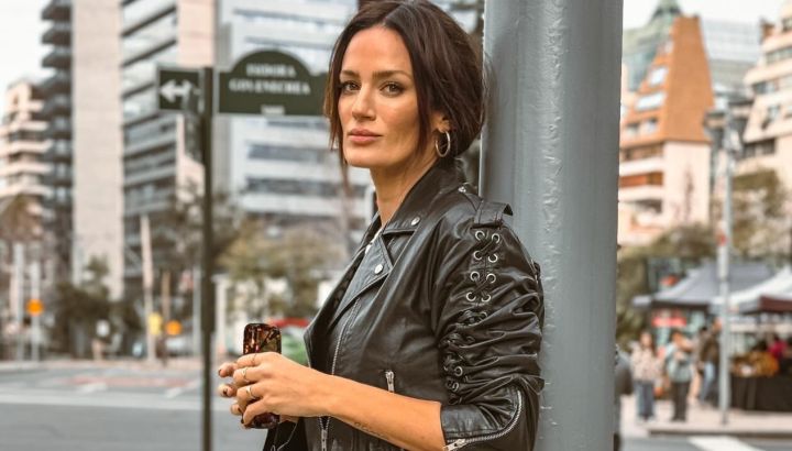 Paula Chaves tiene el look oversize a rayas que será tendencia este verano 2025