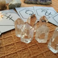 Mónica, realiza Reiki a distancia, esta práctica energética puede ayudar a tu bienestar y crecimiento personal.