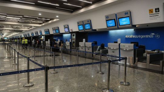 Paro aeronáutico: Aerolíneas Argentinas habilitó el cambio de pasajes para los afectados