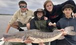 Pescadores bonaerenses disfrutaron de un surubí de los grandes en Corrientes