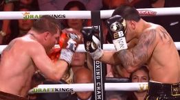 Canelo Alvarez venció a Edgar Berlanga por puntos.