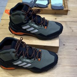 Viajar a Santiago de Chile para hacer compras y equiparse con todo lo necesario para el outdoor sigue resultando conveniente para los argentinos.