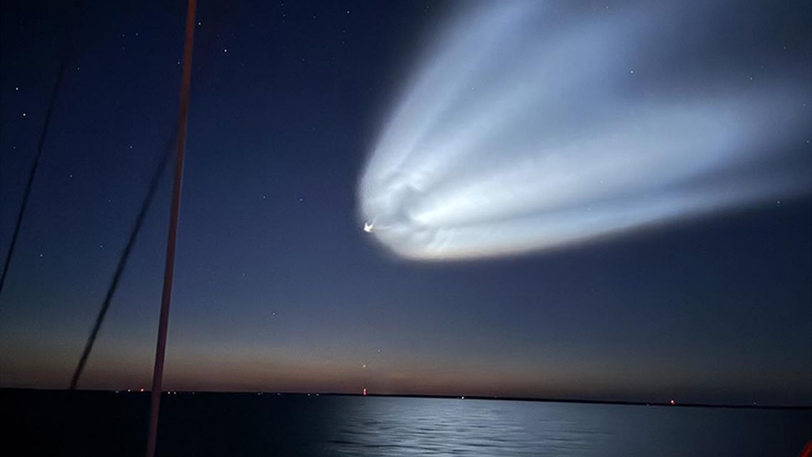 Los tripulantes de la fragata “Libertad” contemplaron el lanzamiento de la nave espacial Crew Dragon de SpaceX