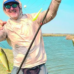 Un pesquero poco usual se transformó en una caja de sorpresas para los aficionados al pejerrey. Se puede pescar desde la orilla y entrega ejemplares en cantidad. Vale la pena una  visita al río Areco.