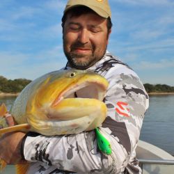 El río Paraná luce bajo y afecta los rindes, aunque en Esquina los dorados siguen a pleno. 