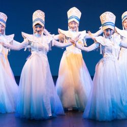 Imagen de actrices realizando una presentación en un evento de celebración, denominado "Oda a la Luna", en la Ciudad de México, capital de México. | Foto:Xinhua/Li Mengxin