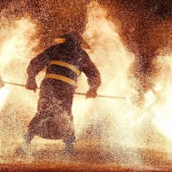 Imagen de un artista folclórico realizando una presentación para los turistas, en la ciudad de Tengzhou, en la provincia de Shandong, en el este de China. Los chinos disfrutaron de tres días de vacaciones por el Festival de Medio Otoño. | Foto:Xinhua/Li Zhijun