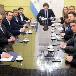 Javier Milei junto con diputados radicales | Foto:CEDOC
