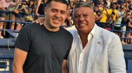 Juan Román Riquelme junto a Chiqui Tapia